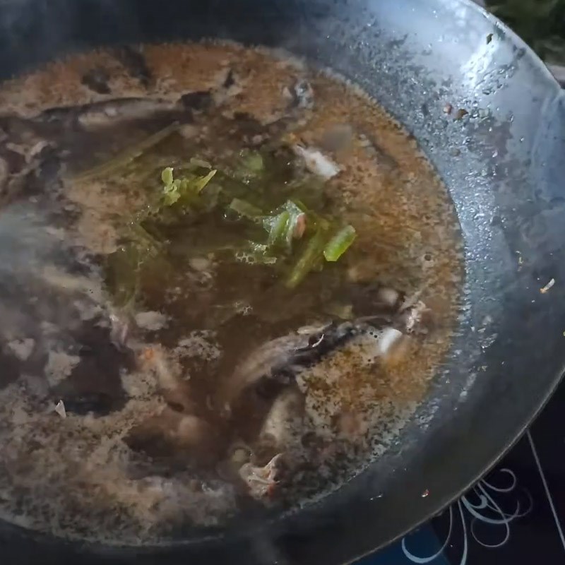 Bước 4 Nấu canh Canh chua cá ngạnh nấu khế
