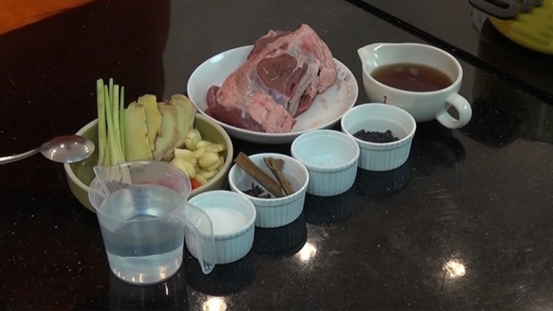 Nguyên liệu món ăn bắp bò ngâm dấm (giấm)