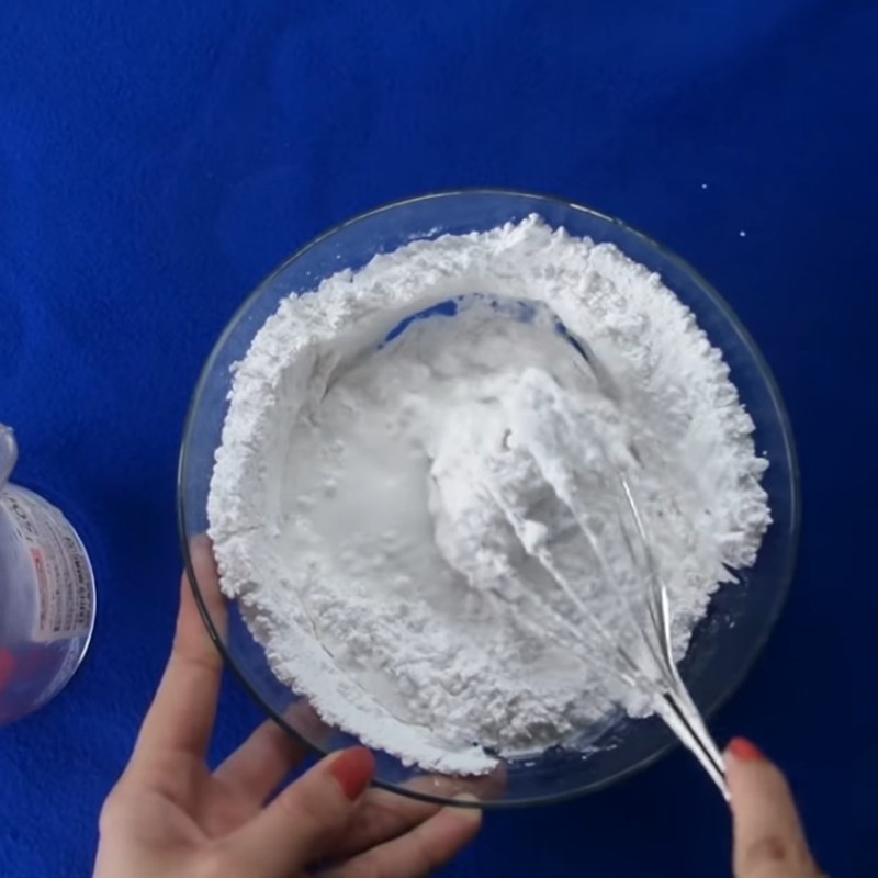 Bước 1 Trộn bột Bột chiên bằng bột gạo và bột năng