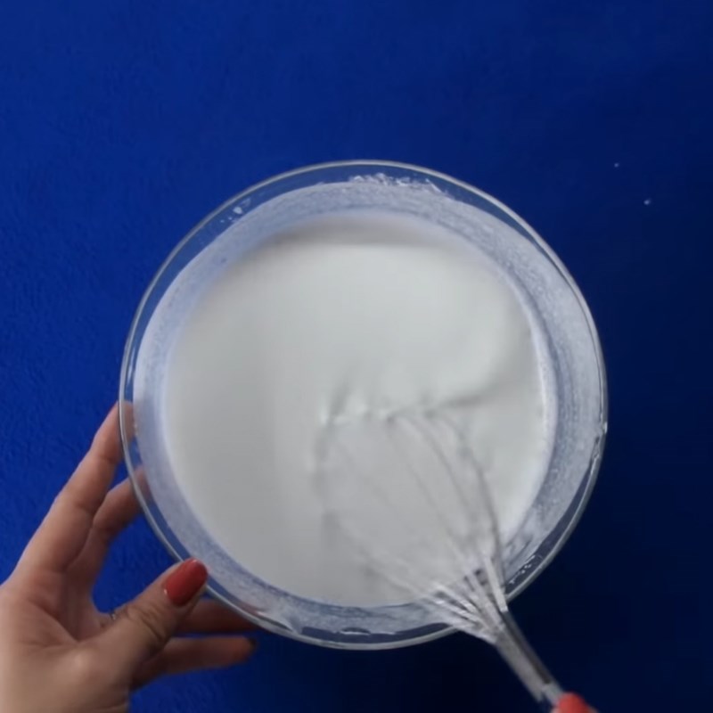Bước 1 Trộn bột Bột chiên bằng bột gạo và bột năng