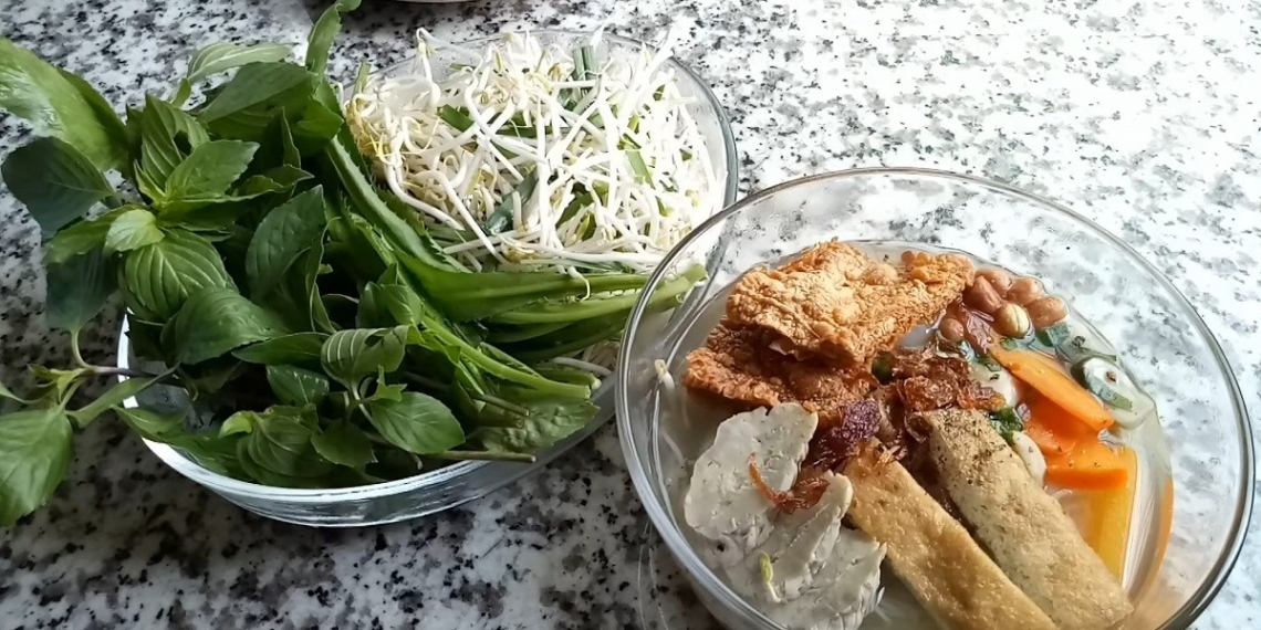 Hướng dẫn nấu hủ tiếu chay miền Tây thơm ngon, lạ miệng đơn giản tại nhà 1 120000 1200x676 1