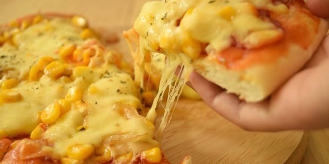 2 cách làm pizza bắp phô mai thơm ngon béo ngậy, đơn giản dễ làm 28 1260 1200x676 24