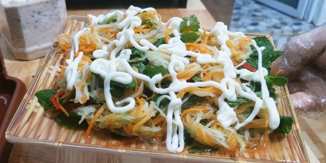 Cách làm nộm (gỏi) su su cà rốt giòn ngon, hấp dẫn chiêu đãi gia đình 1 2 1200x676 3 1