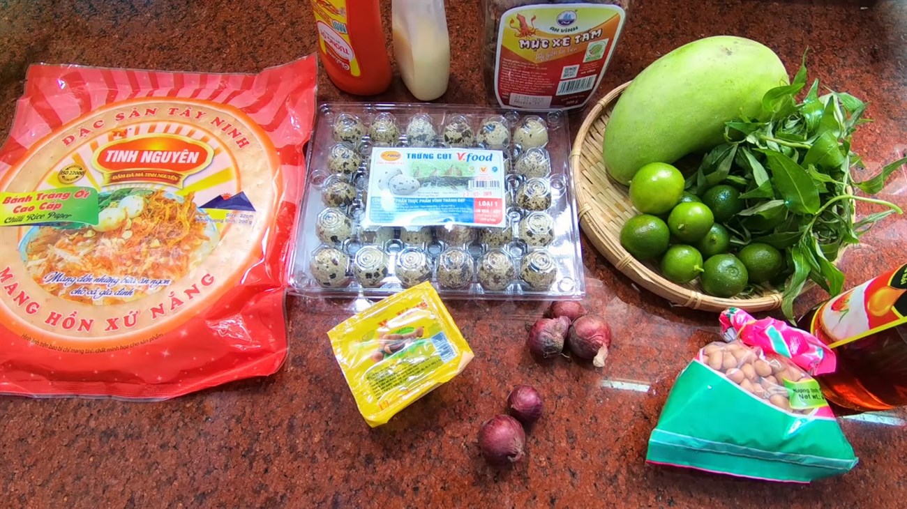 Nguyên liệu món ăn bánh tráng cuốn thịt heo và sốt me