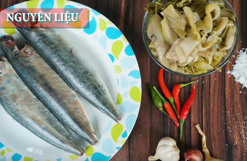 Nguyên liệu món ăn 2 cách: cá mòi kho cà và cá mòi kho dưa chua