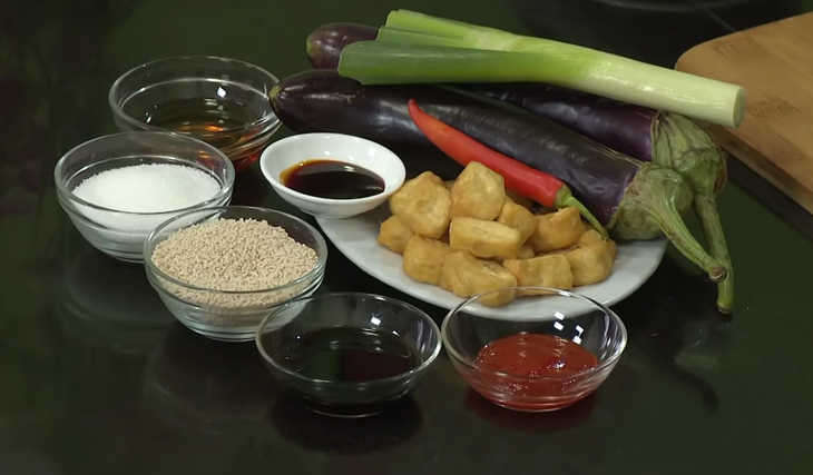 Nguyên liệu món ăn cà tím kho tiêu và cà tím kho tương ớt