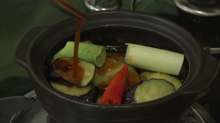 Bước 3 Kho cà tím Cà tím kho tương ớt