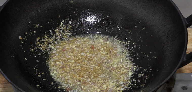 Bước 3 Kho ếch Ếch kho sả ớt