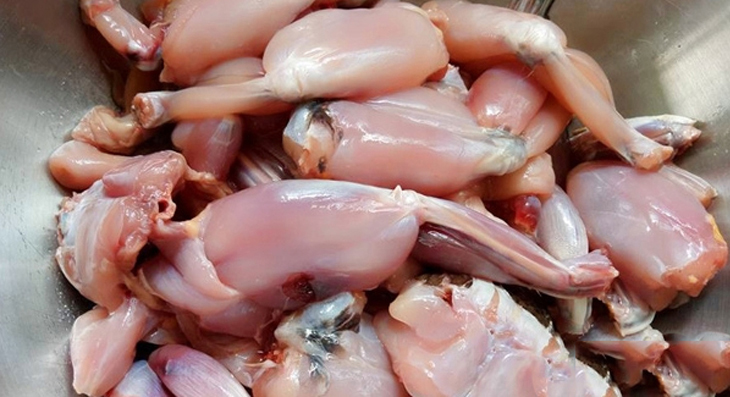 Bước 1 Sơ chế nguyên liệu Ếch kho nghệ