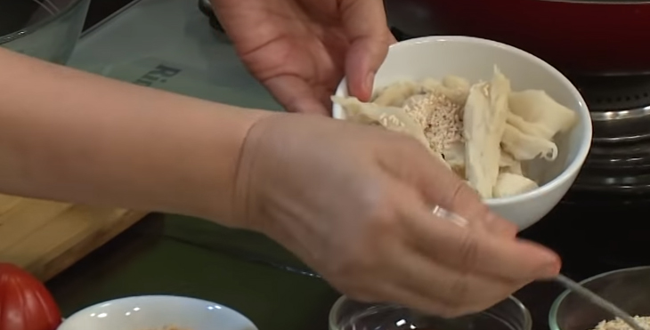 Bước 2 Ướp mì căn Gỏi đu đủ Thái chay