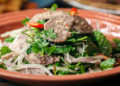 2 cach lam goi luoi heo chua ngot gion thom an hoai khong ngan 15 760x367 1