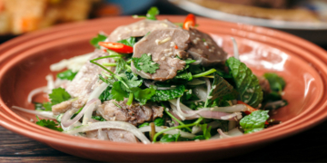 2 cách làm gỏi lưỡi heo chua ngọt giòn thơm, ăn mãi không ngán 12 2 cach lam goi luoi heo chua ngot gion thom an hoai khong ngan 15 760x367 1