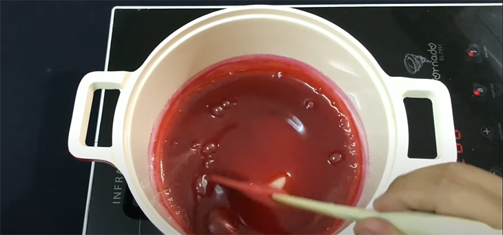 Bước 2 Nấu nước ép trái cây với Gelatin Kẹo dẻo trái cây
