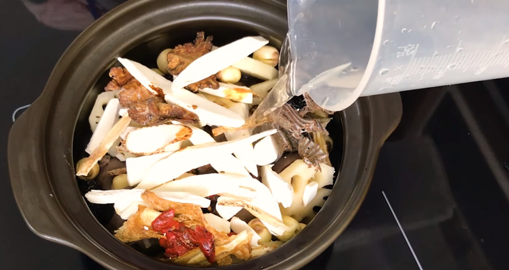 Bước 2 Hầm đuôi bò Đuôi bò hầm thuốc bắc