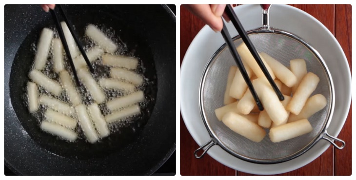 Bước 2 Chiên tokbokki Tokbokki chiên lắc phô mai