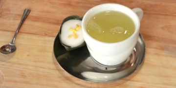 2 cách làm trà sả lá dứa đơn giản thơm lừng, ấm cổ họng ngày lạnh 76 2 cach lam tra sa la dua don gian thom lung am nong ngay lanh avt 1200x676 1