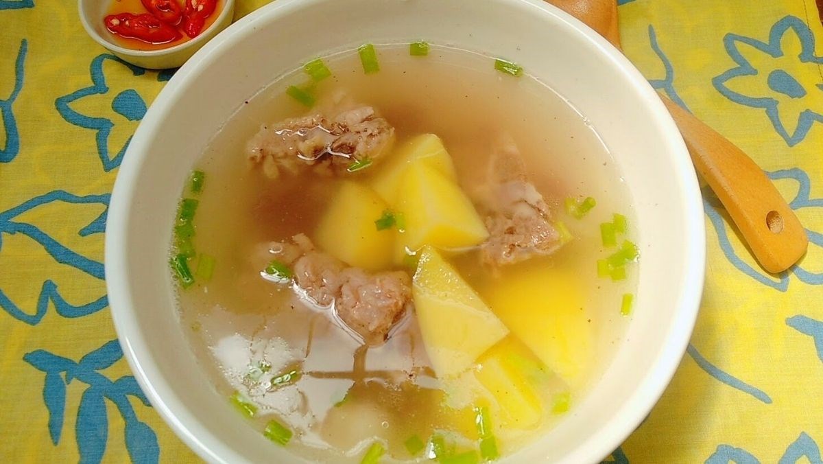 Canh xương hầm khoai tây