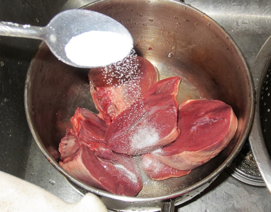 Bước 1 Sơ chế nguyên liệu Cháo tim cật heo