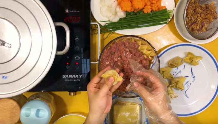 Bước 3 Làm hoành thánh Mì hoành thánh xương heo