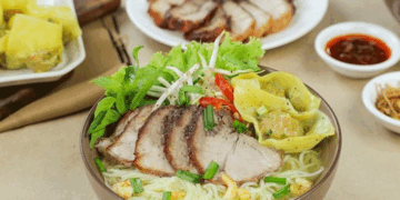 2 cách nấu mì hoành thánh xương heo và xá xíu thơm ngon cho bữa sáng 10 2 cach nau mi hoanh thanh sieu ngon dam da cho bua sang 760x367 1