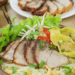 2 cách nấu mì hoành thánh xương heo và xá xíu thơm ngon cho bữa sáng 88 2 cach nau mi hoanh thanh sieu ngon dam da cho bua sang 760x367 1