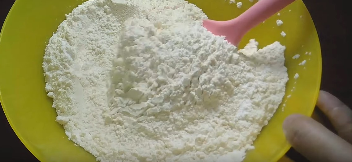 Bước 1 Nhồi bột Mì căn ống