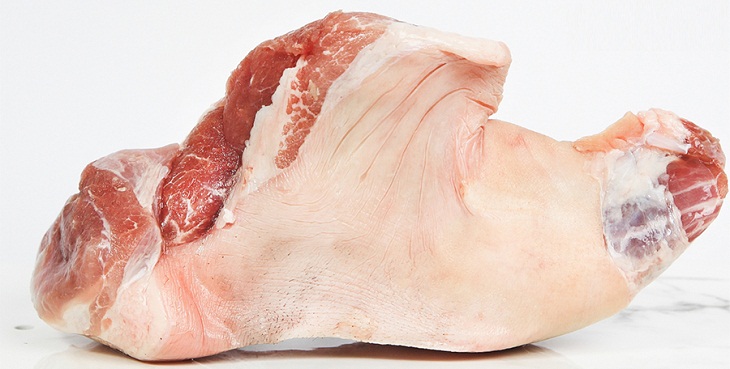 Bước 1 Sơ chế và ướp chân giò Chân giò nướng mật ong