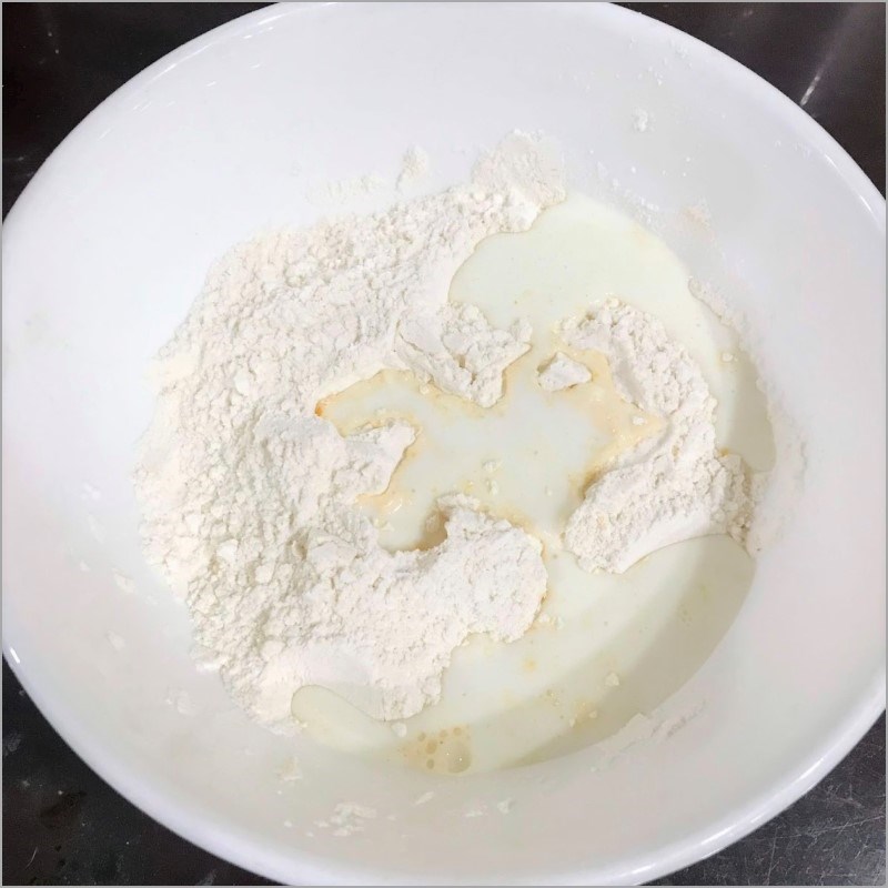 Bước 2 Pha bột Bánh khoai lang chiên xù