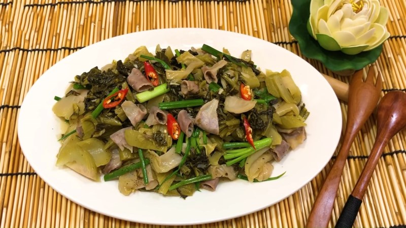 Lòng heo xào dưa chua