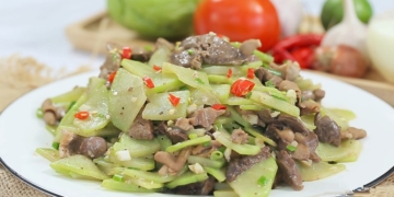 2 cách làm su su xào lòng gà và su su xào tôm thơm ngon đổi vị cho bữa cơm gia đình 12 2cachlamsusuxaolonggavaxaotomthomngondoivibuacom 1200x676 1