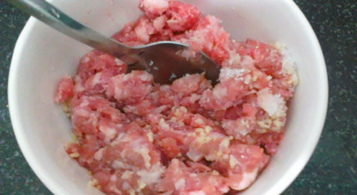 Bước 1 Sơ chế nguyên liệu Cháo đậu đỏ thịt bằm