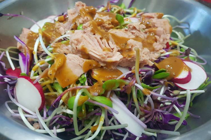 Bước 4 Thành phẩm Salad cá ngừ rau mầm