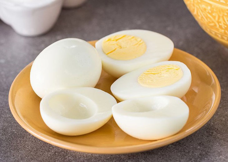 Bước 1 Sơ chế nguyên liệu Salad cá ngừ ngâm dầu với trứng luộc