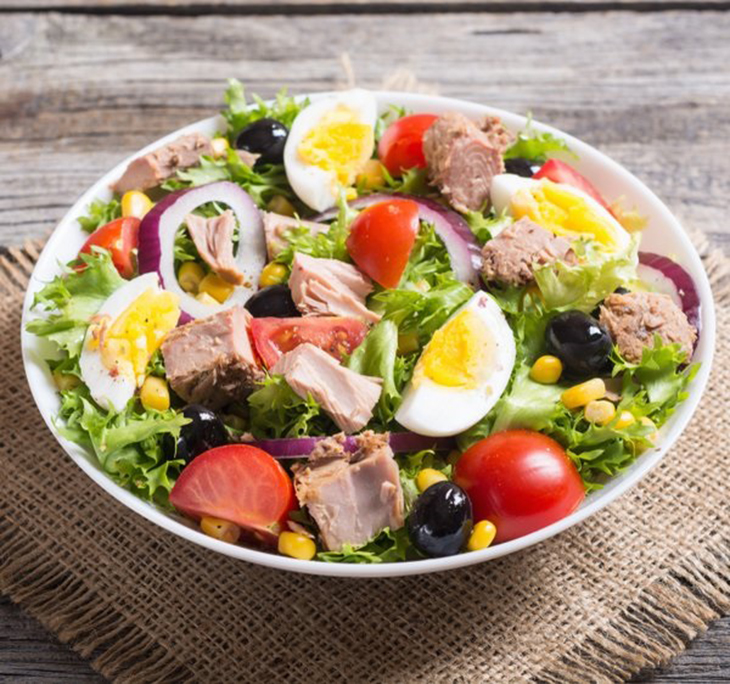 Bước 4 Thành phẩm Salad cá ngừ ngâm dầu với trứng luộc