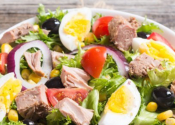3 cong thuc lam salad ca ngu cuc don gian giau dinh duong lam nhanh 760x367 1