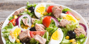 3 cong thuc lam salad ca ngu cuc don gian giau dinh duong lam nhanh 760x367 1