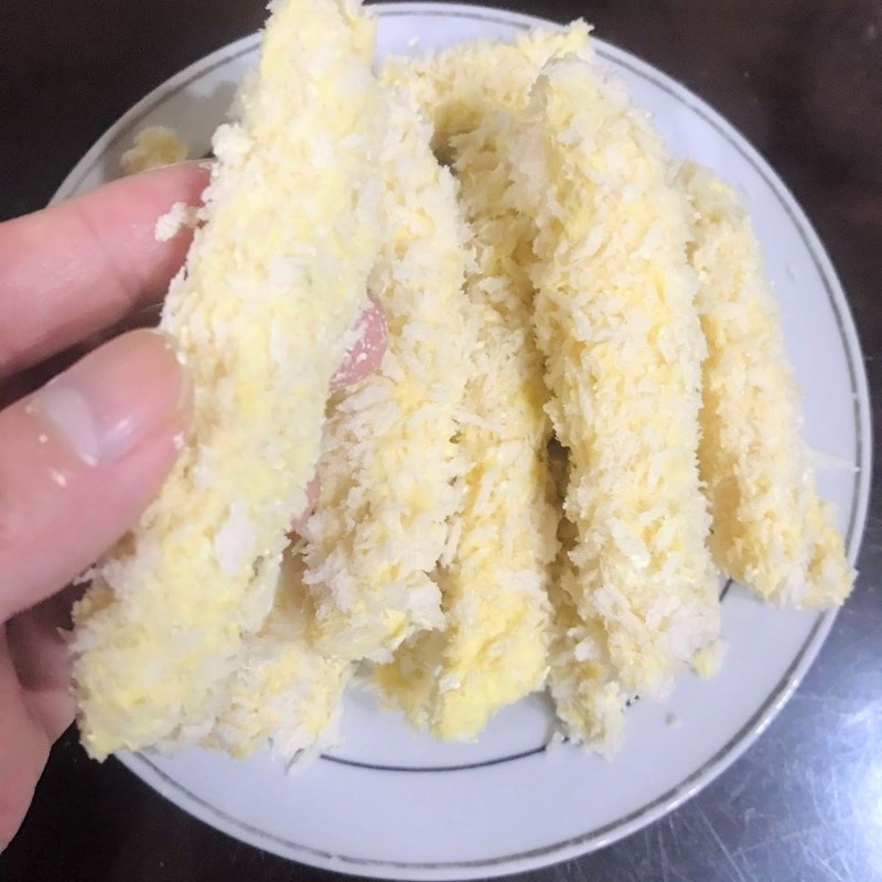 Bước 3 Lăn khoai lang với bột chiên xù Bánh khoai lang chiên xù