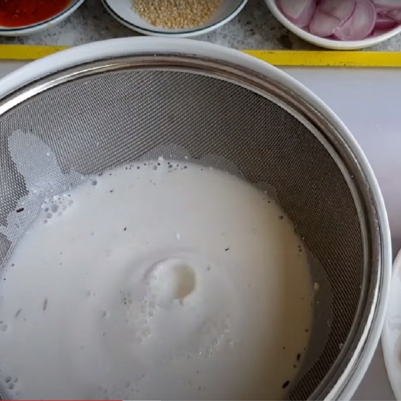 Bước 2 Pha bột Bánh bèo chay
