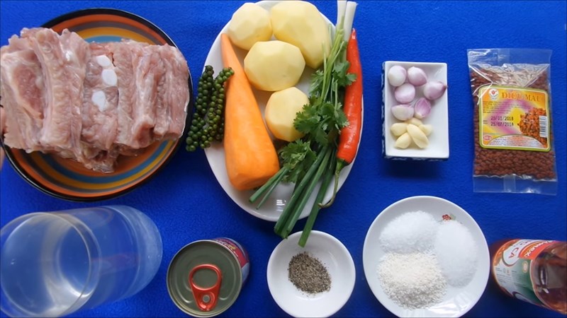Nguyên liệu món ăn cá mòi hộp kho sườn non