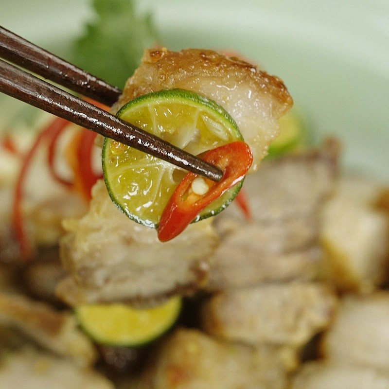 Bước 5 Thành phẩm Thịt ba rọi chiên giòn lắc sả tắc