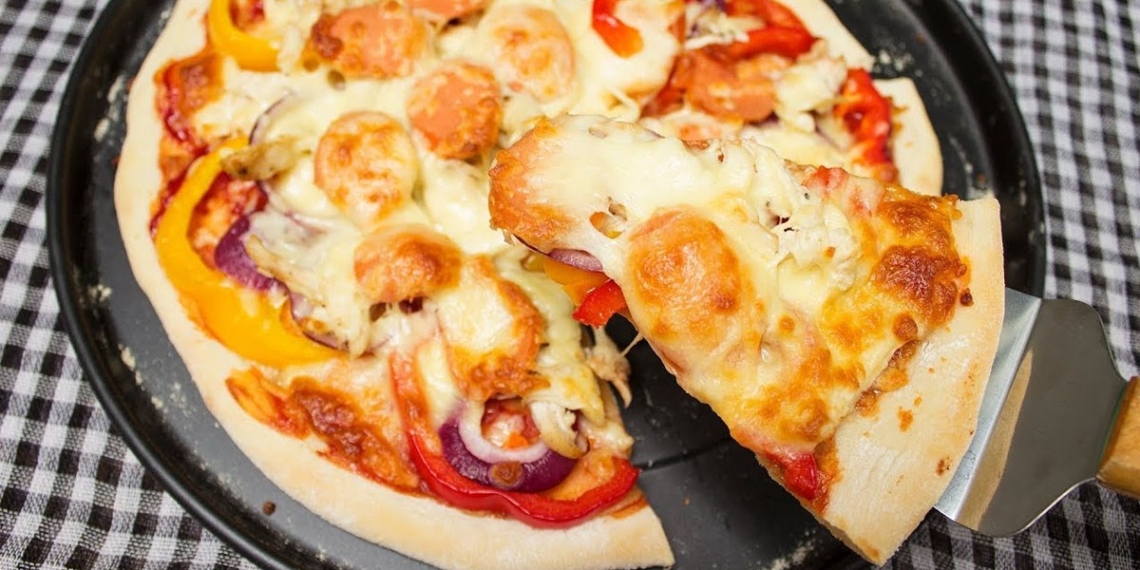 Cách làm pizza gà phô mai bằng nồi chiên không dầu và lò nướng thơm ngon tại nhà 1 83 1200x676 1
