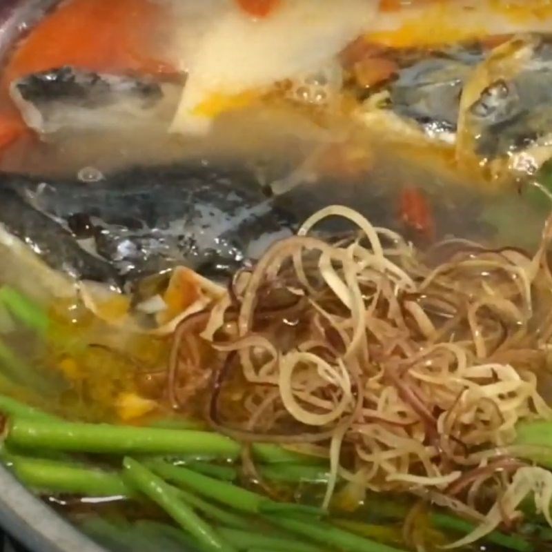 Bước 5 Thành phẩm Lẩu đầu cá hồi măng chua sốt cà chua
