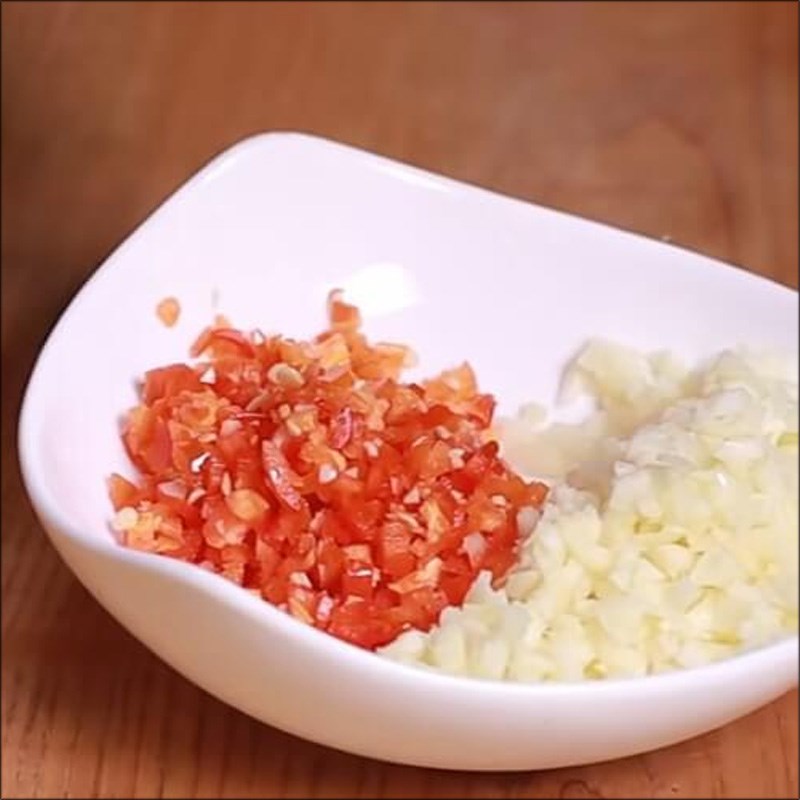 Bước 2 Sơ chế các nguyên liệu khác Gỏi đu đủ
