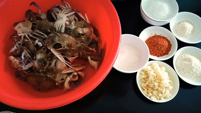 Nguyên liệu món ăn 2 cách làm ghẹ cháy tỏi và rang trứng nuối