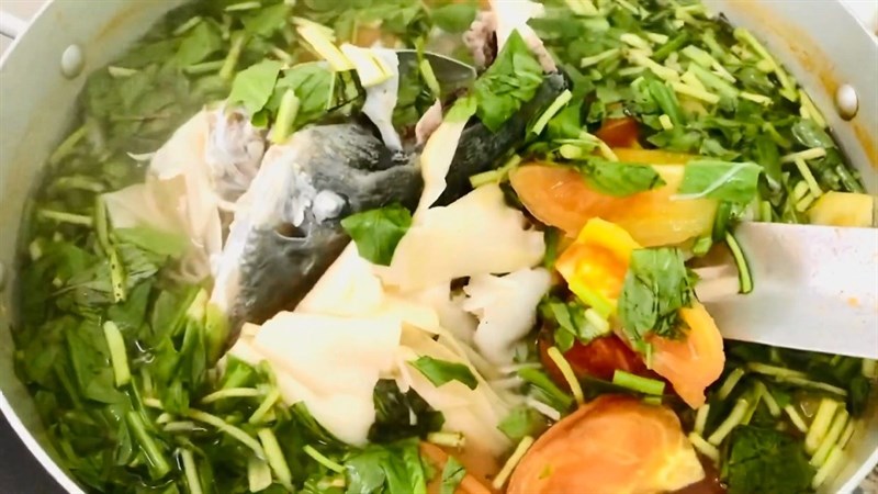 Canh măng chua cá tầm
