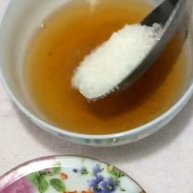 Bước 3 Pha nước mắm Bún trộn thịt lợn
