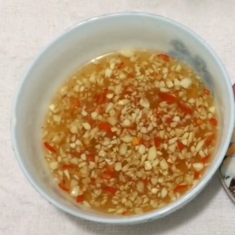Bước 3 Pha nước mắm Bún trộn thịt lợn