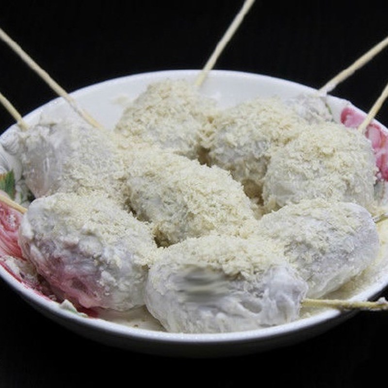 Bước 2  Lăn bột Khoai môn xiên que chiên xù