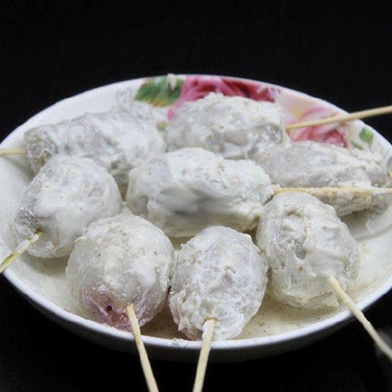 Bước 2  Lăn bột Khoai môn xiên que chiên xù
