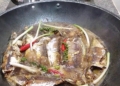 Cach lam ca bac ma kho lat ngon mieng de lam cuc dua com 1 1200x676 1